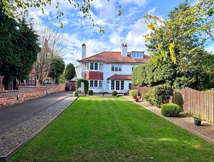 4 Bedroom Semi-Detached House For Sale In Station Road, Scalby, YO13