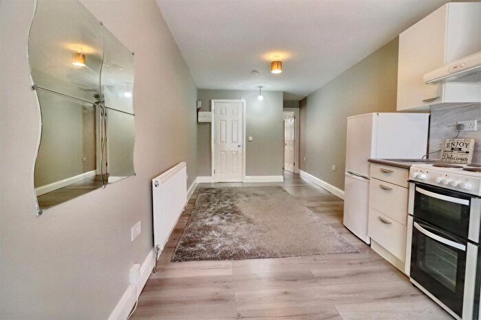 1 Bedroom Flat To Rent In Whitchurch Avenue, Edgware, HA8