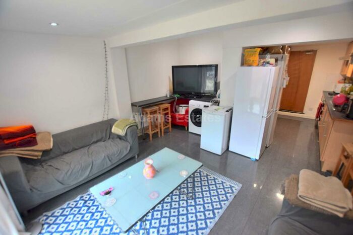 6 Bedroom Terraced House To Rent In Blenheim Road, Reading, RG1