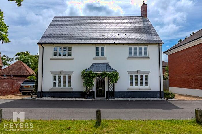 4 Bedroom Detached House For Sale In Osprey Close, Upton, Poole, BH16