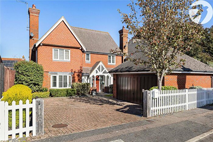 4 Bedroom Detached House For Sale In Hawthorn Park, Swanley, Kent, BR8