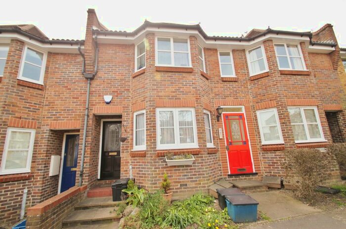 1 Bedroom Maisonette To Rent In Beechcroft Road, South Woodford, London E18