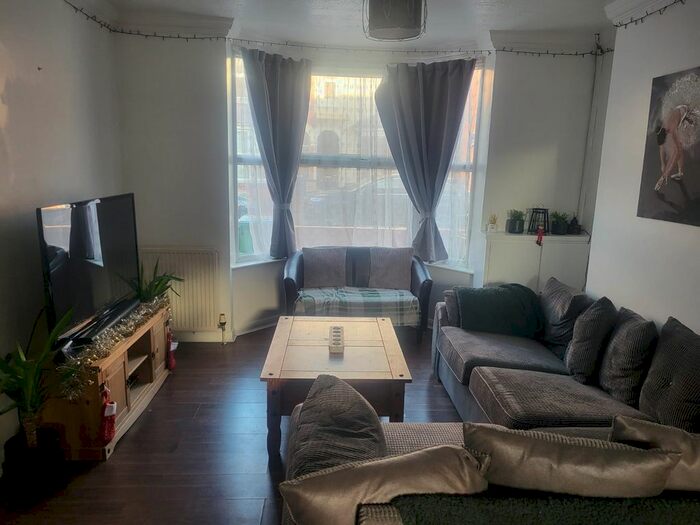 3 Bedroom Terraced House To Rent In Thomas Street, Wellingborough, NN8