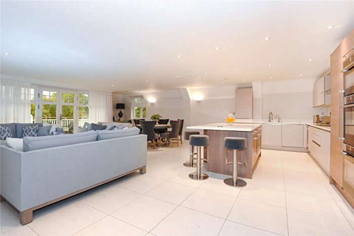 3 Bedroom Apartment To Rent In Sunningdale Heights, Sunningdale, Berkshire, SL5