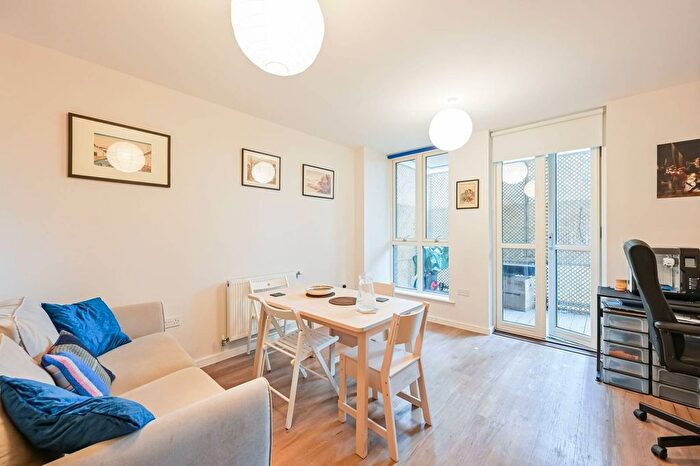 1 Bedroom Flat For Sale In Gresham Place, Bow, London, E3