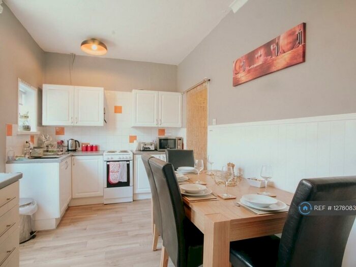 2 Bedroom Terraced House To Rent In Woodside Road, Halifax, HX3