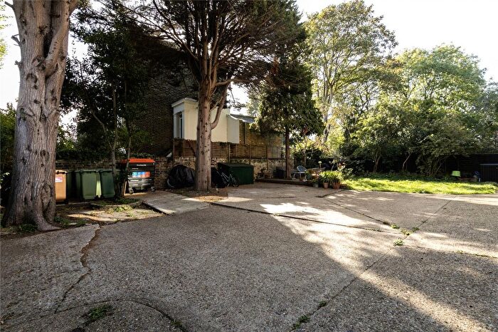 3 Bedroom Flat For Sale In Southgate Road, London, N1