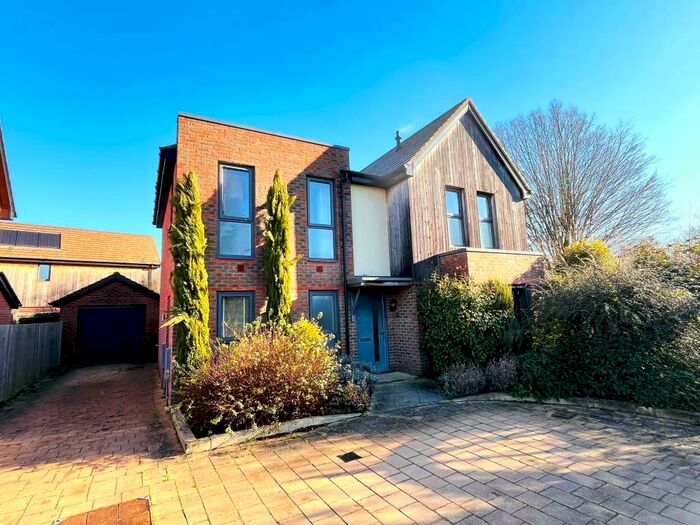 4 Bedroom Detached House To Rent In Arborfield, Wokingham, RG2