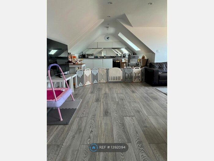 2 Bedroom Flat To Rent In Braund Avenue, Greenford, UB6