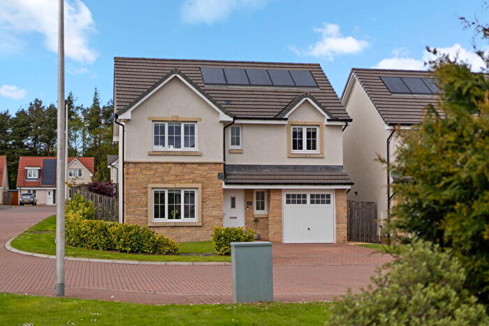 4 Bedroom Detached House For Sale In Coatdyke Crescent, Eliburn, Livingston, EH54