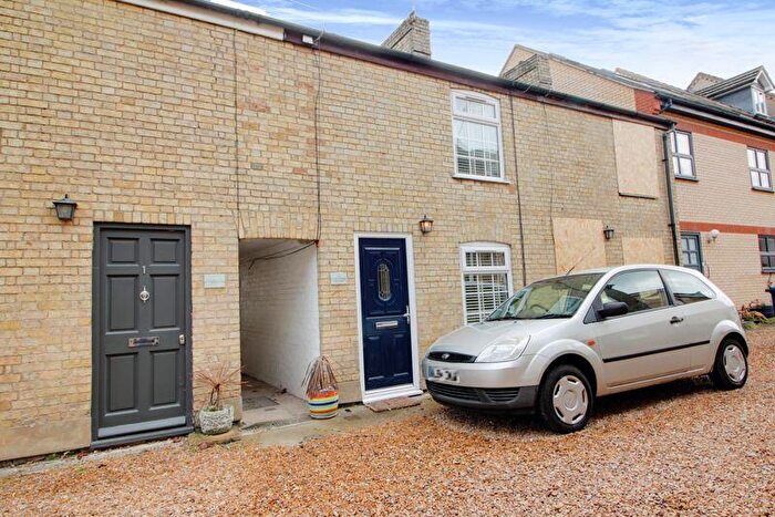 2 Bedroom Cottage To Rent In West Street, St. Neots Town, PE19