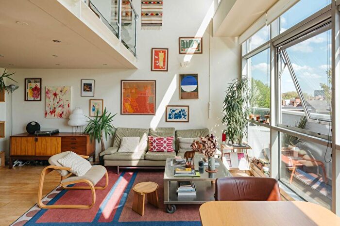 2 Bedroom Flat For Sale In King Edward's Road, London Fields, E9