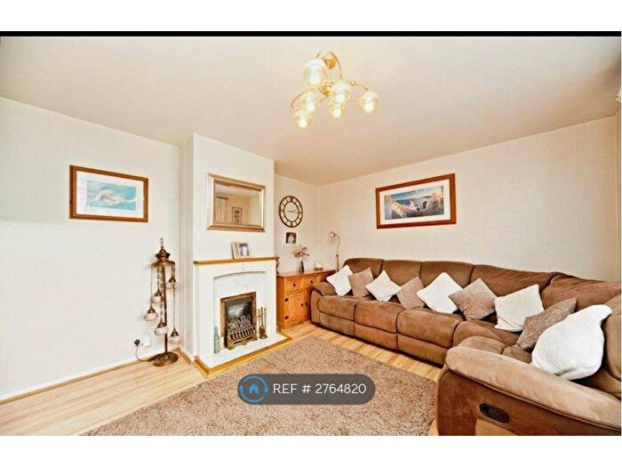 3 Bedroom Terraced House To Rent In Deeside Road, London, SW17