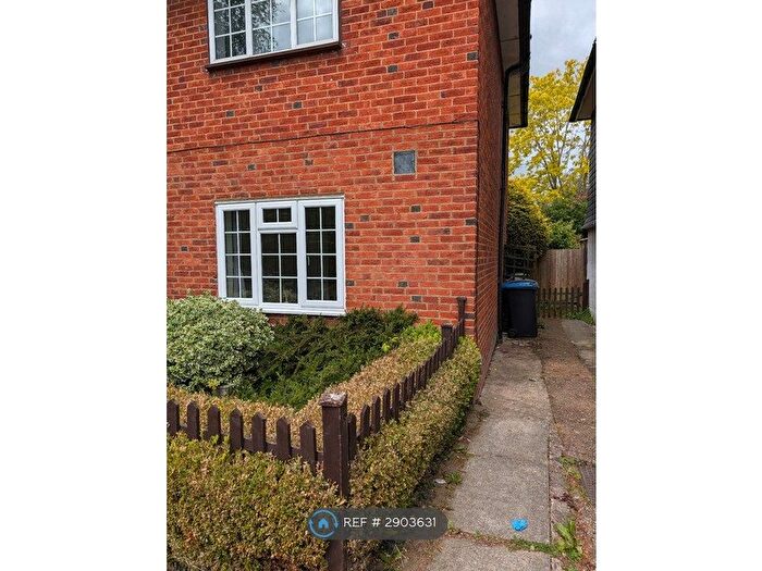 2 Bedroom Maisonette To Rent In Roe Lane, London, NW9