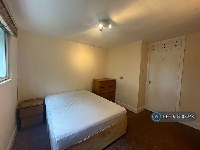 2 Bedroom Flat To Rent In Harbut Road, London, SW11