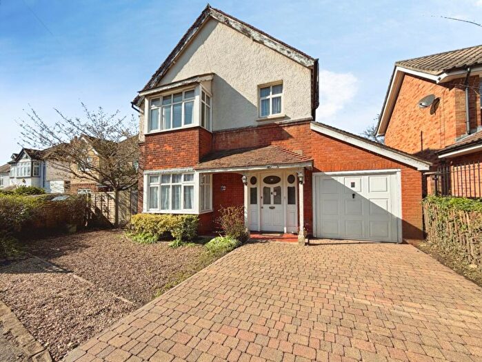 4 Bedroom Detached House For Sale In Huntercombe Lane North, Burnham, SL1