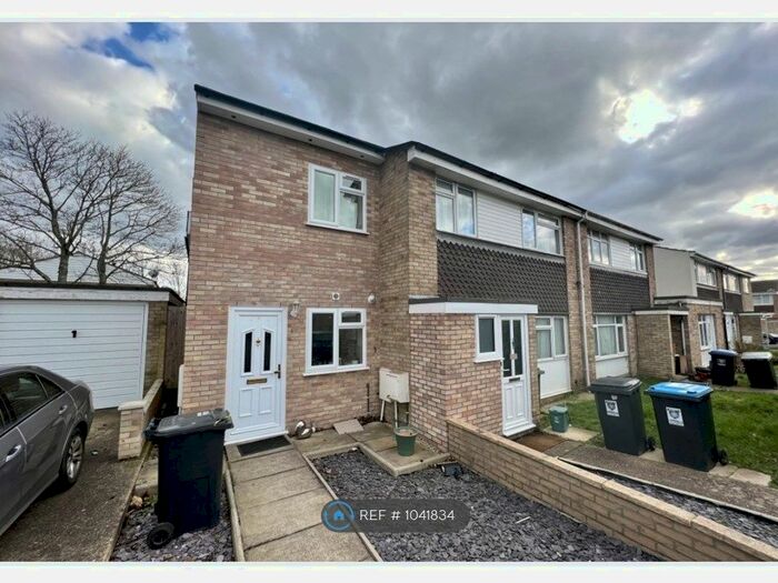 2 Bedroom Semi-Detached House To Rent In Crawley Drive, Hemel Hempstead, HP2