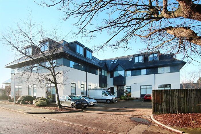 2 Bedroom Flat For Sale In Challenge Court, Leatherhead, KT22