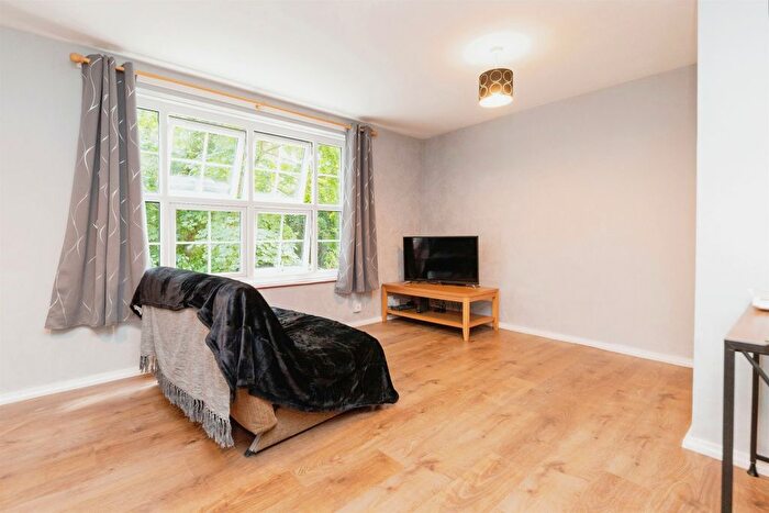 1 Bedroom Flat For Sale In Haldens, Welwyn Garden City, AL7