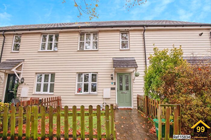 2 Bedroom Maisonette For Sale In Larkspur Drive, West Sussex, RH15