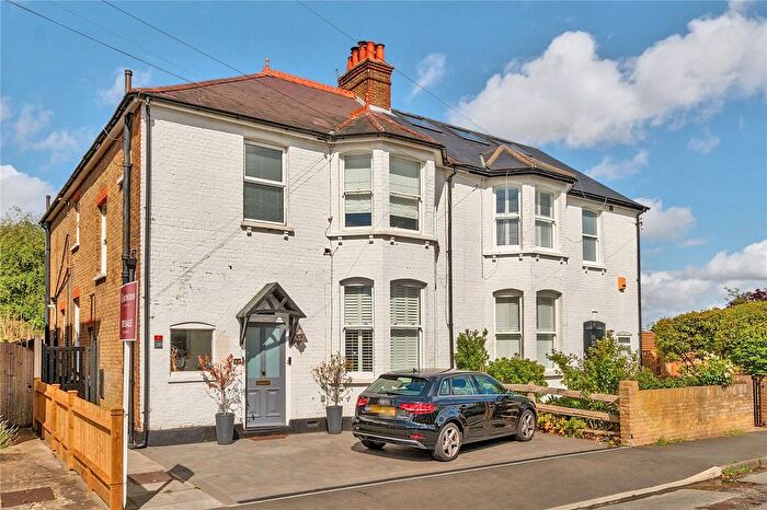 2 Bedroom Flat For Sale In Highfield Road, Walton-On-Thames, KT12