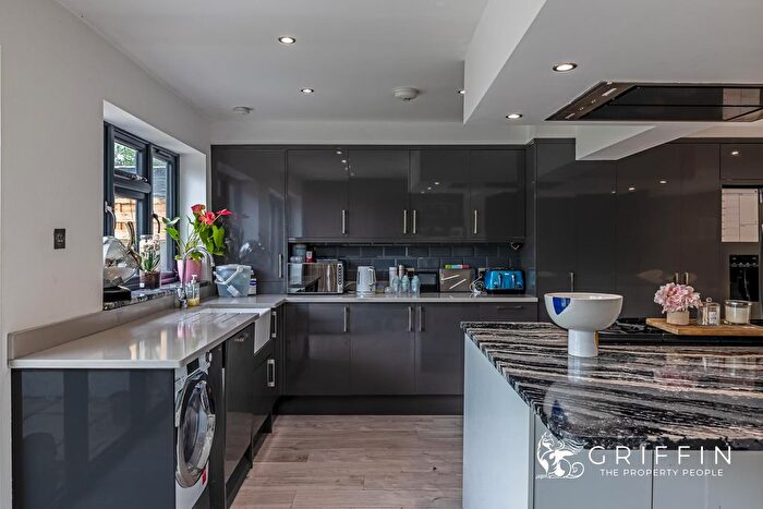 3 Bedroom Terraced House For Sale In Plover Gardens, Upminster, RM14