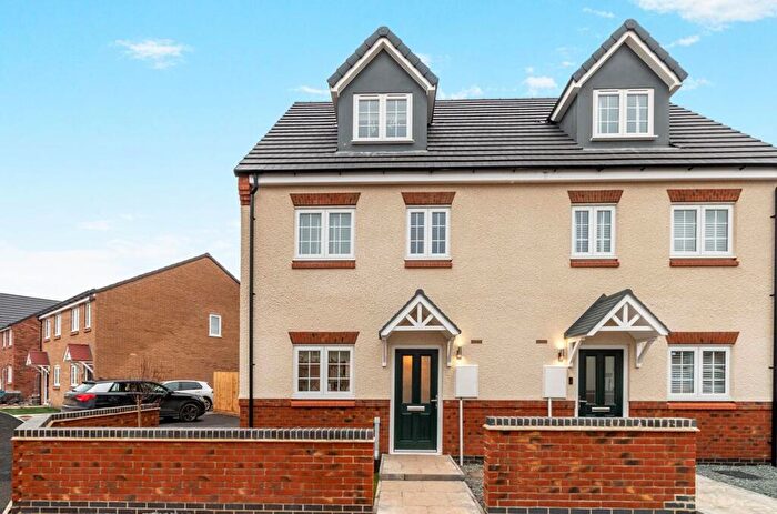 3 Bedroom Semi-Detached House For Sale In The Long Shoot, Nuneaton, CV11