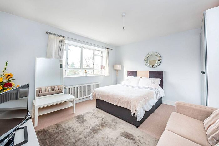3 Bedroom Flat For Sale In Chaucer House, Churchill Gardens, Pimlico, London, SW1V