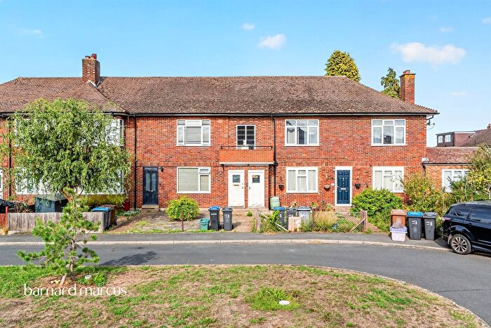 2 Bedroom Flat For Sale In Rowan Close, London, SW16