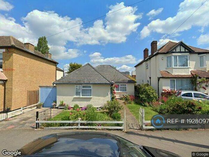 3 Bedroom Bungalow To Rent In Hampton Road, Worcester Park, KT4