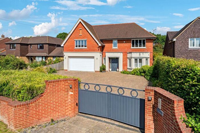 7 Bedroom Detached House For Sale In Cherry Tree Road, Beaconsfield, HP9