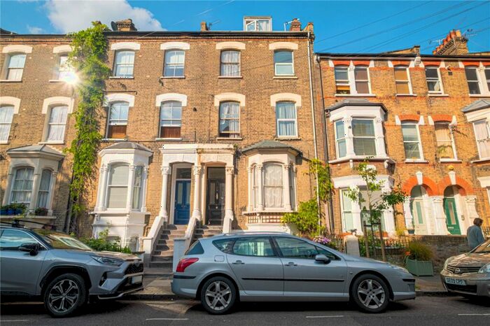 Apartment To Rent In Crayford Road, Islington, London, N7
