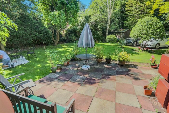 1 Bedroom Flat For Sale In Coulsdon Road, Coulsdon, CR5