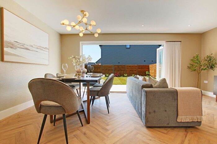 1 Bedroom Flat For Sale In Bulrush Way, Broxbourne, EN10