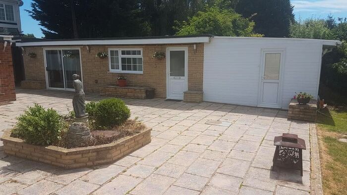 1 Bedroom Flat To Rent In Coppermill Road, Staines-Upon-Thames, Berkshire, TW19