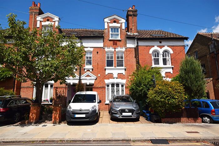 2 Bedroom Flat To Rent In Sheen Park, Richmond, TW9