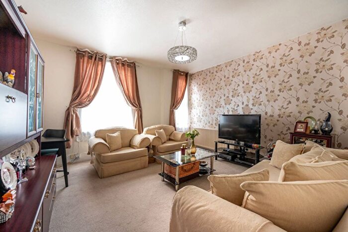 2 Bedroom Flat For Sale In St. Georges Road, Forest Gate, London, E7