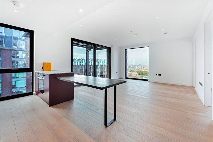 3 Bedroom Apartment To Rent In Viaduct Gardens, London, SW11