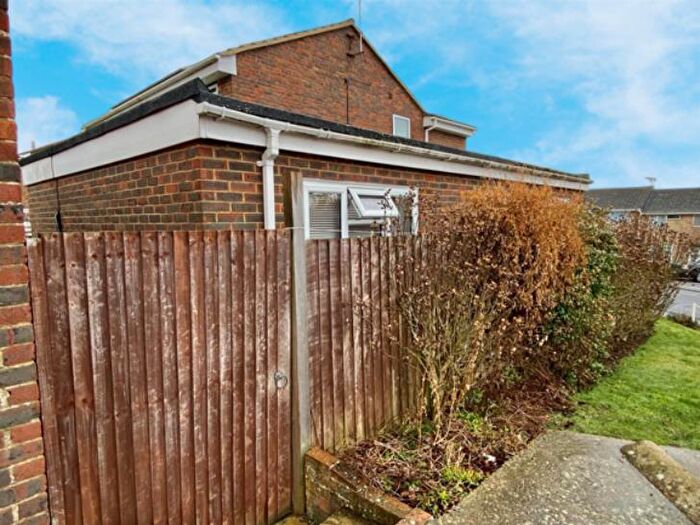 1 Bedroom Apartment To Rent In Bonnington Road, Vinters Park, ME14