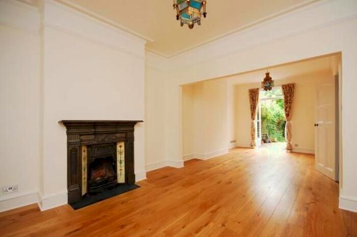 4 Bedroom Property To Rent In Grasmere Avenue, London, W3