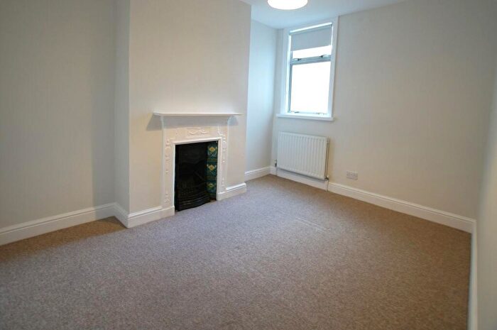 2 Bedroom Flat To Rent In Ravenswood Road, London, SW12