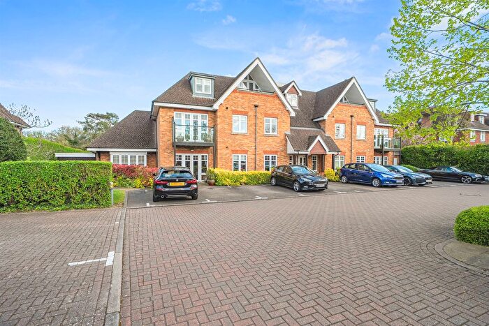 2 Bedroom Flat For Sale In Shoppenhangers Road, Maidenhead, SL6