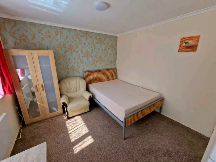 Studio To Rent In Marlowe Square, Mitcham, CR4