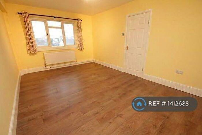 2 Bedroom Flat To Rent In Shiraj Tower, London, E1