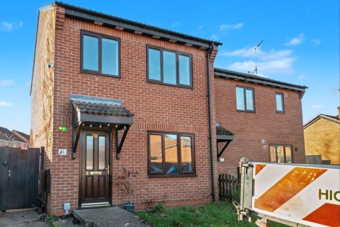 3 Bedroom Semi Detached House For Sale In Hawthorne Avenue, Creswell, Worksop, S80