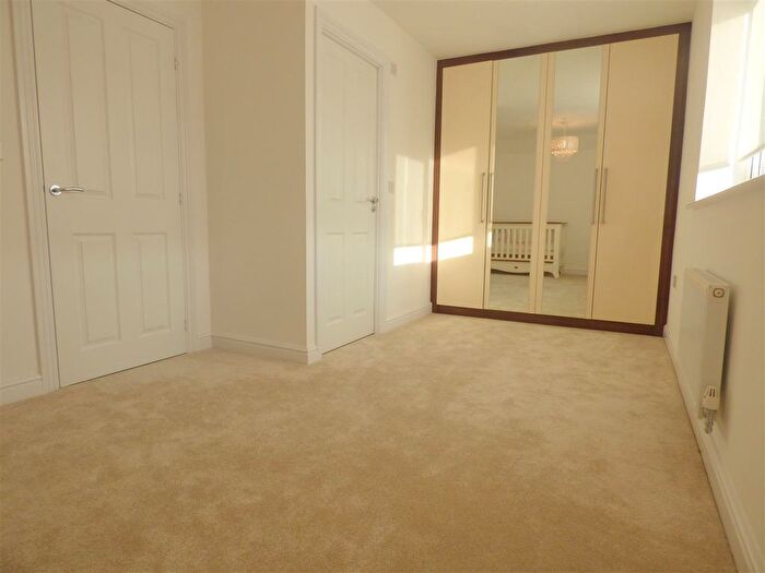 4 Bedroom Detached House To Rent In Edgeworth Close, Langley, SL3