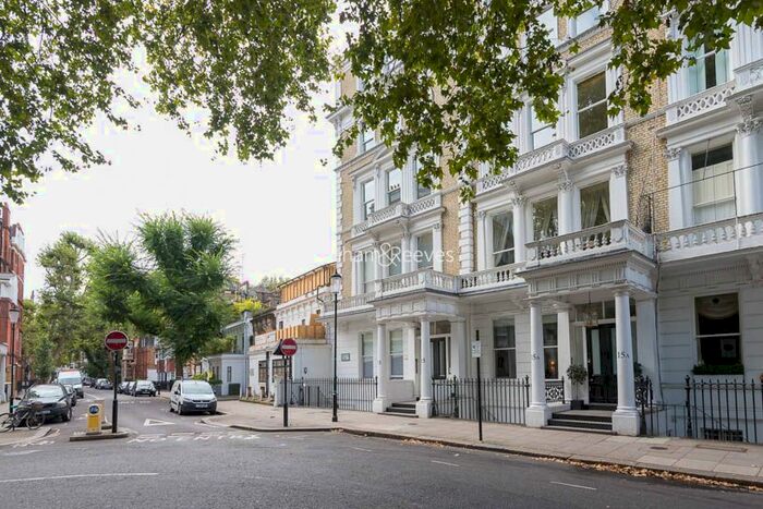 3 Bedroom Flat To Rent In Courtfield Gardens, Kensington, SW5