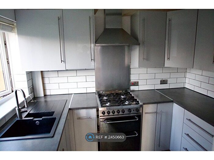 2 Bedroom Flat To Rent In Claire Court, Cheshunt, EN8