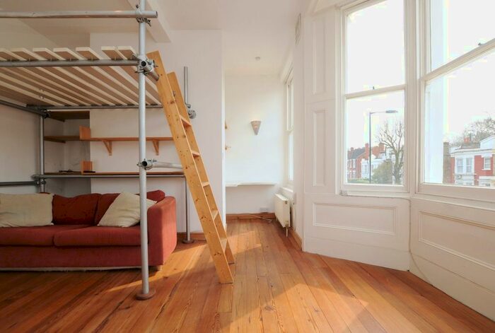Studio To Rent In Manor Road, London, N16