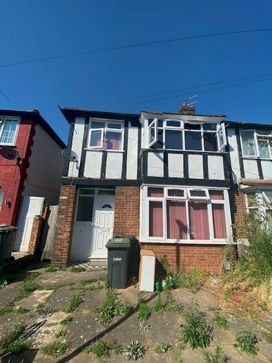 3 Bedroom End Of Terrace House To Rent In Connaught Road, Luton, LU4